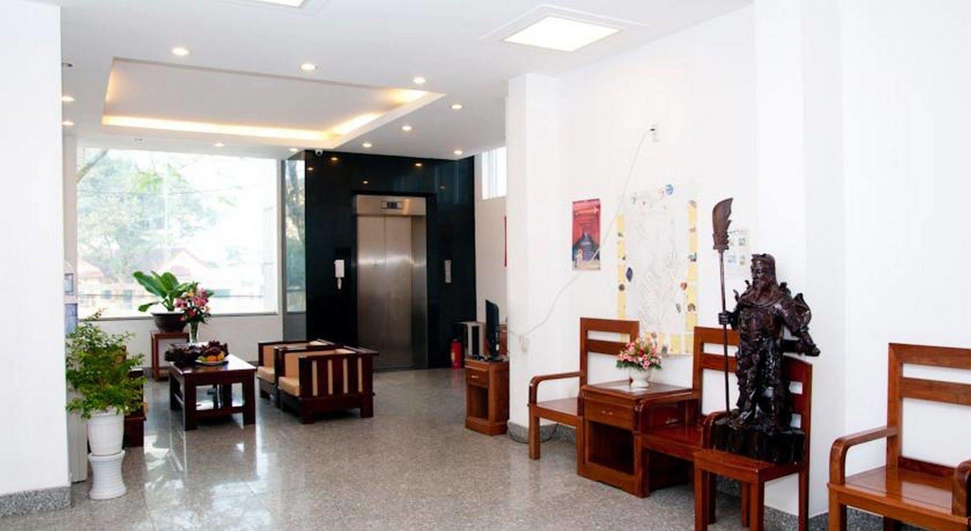 Golden Lotus Hotel Hue Bagian luar foto