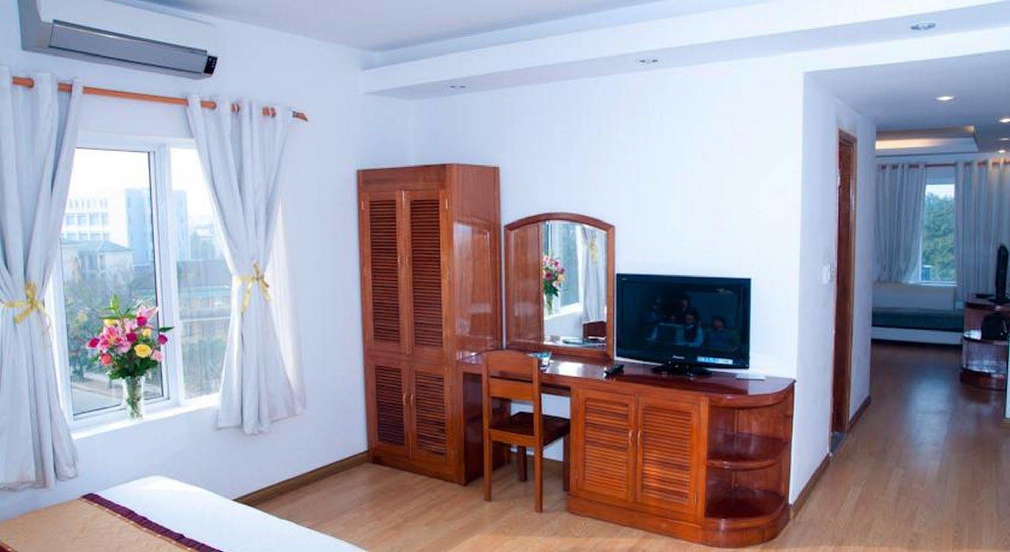 Golden Lotus Hotel Hue Bagian luar foto