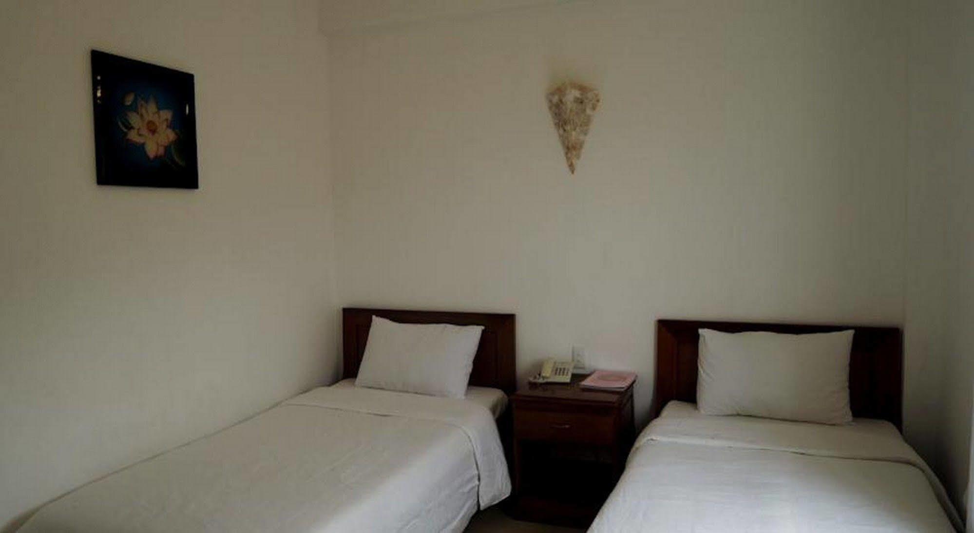 Golden Lotus Hotel Hue Bagian luar foto