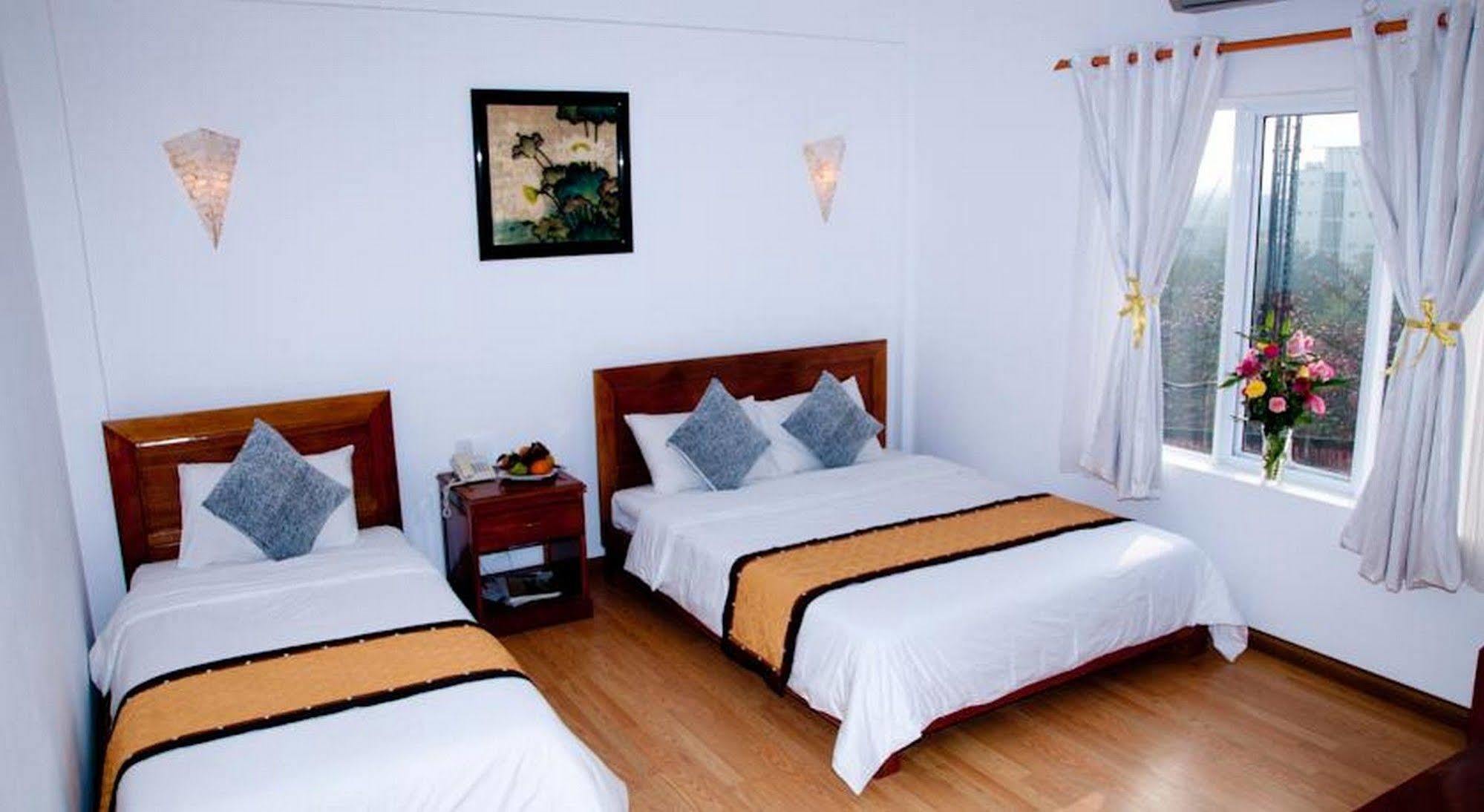 Golden Lotus Hotel Hue Bagian luar foto