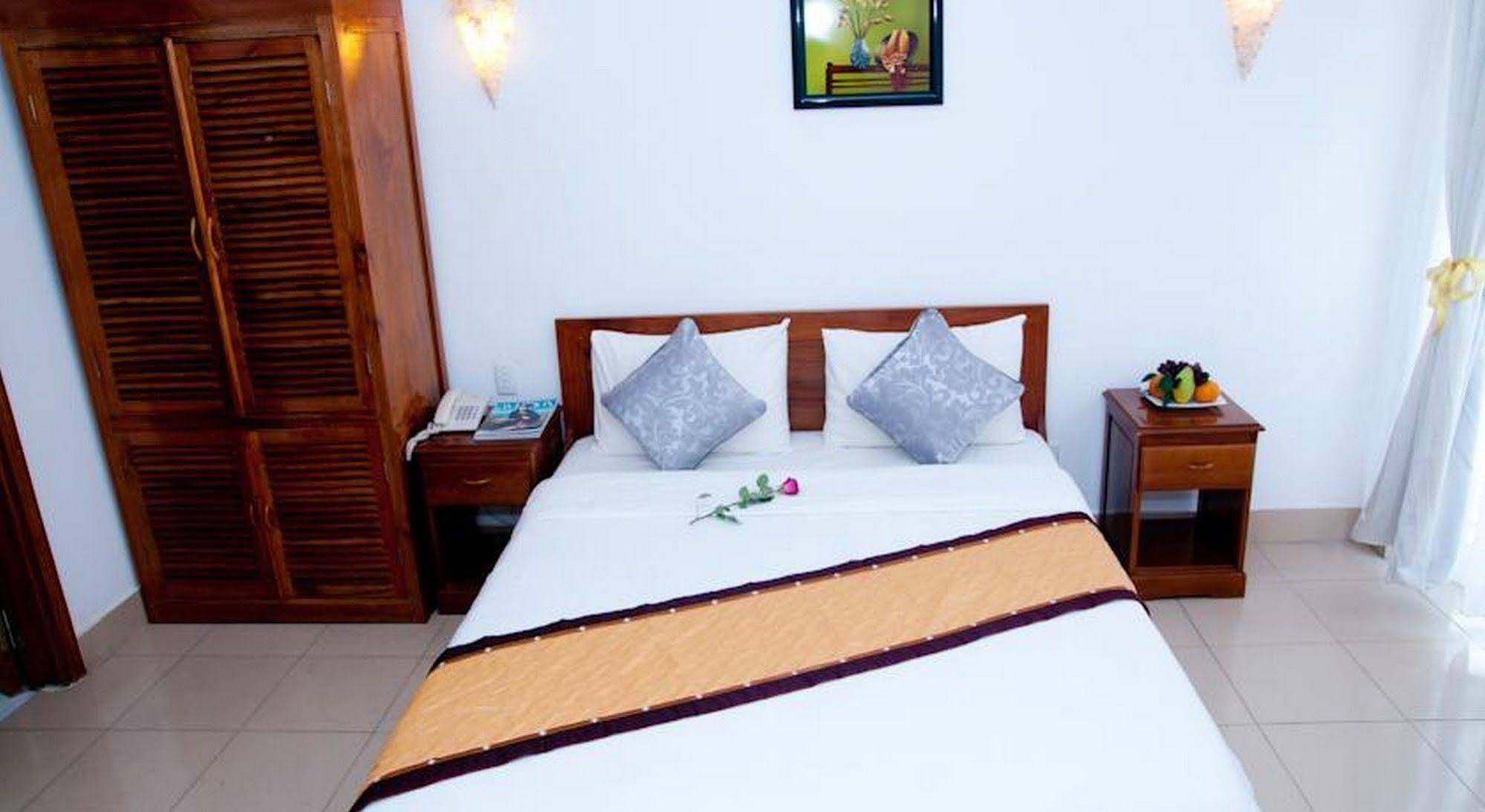 Golden Lotus Hotel Hue Bagian luar foto