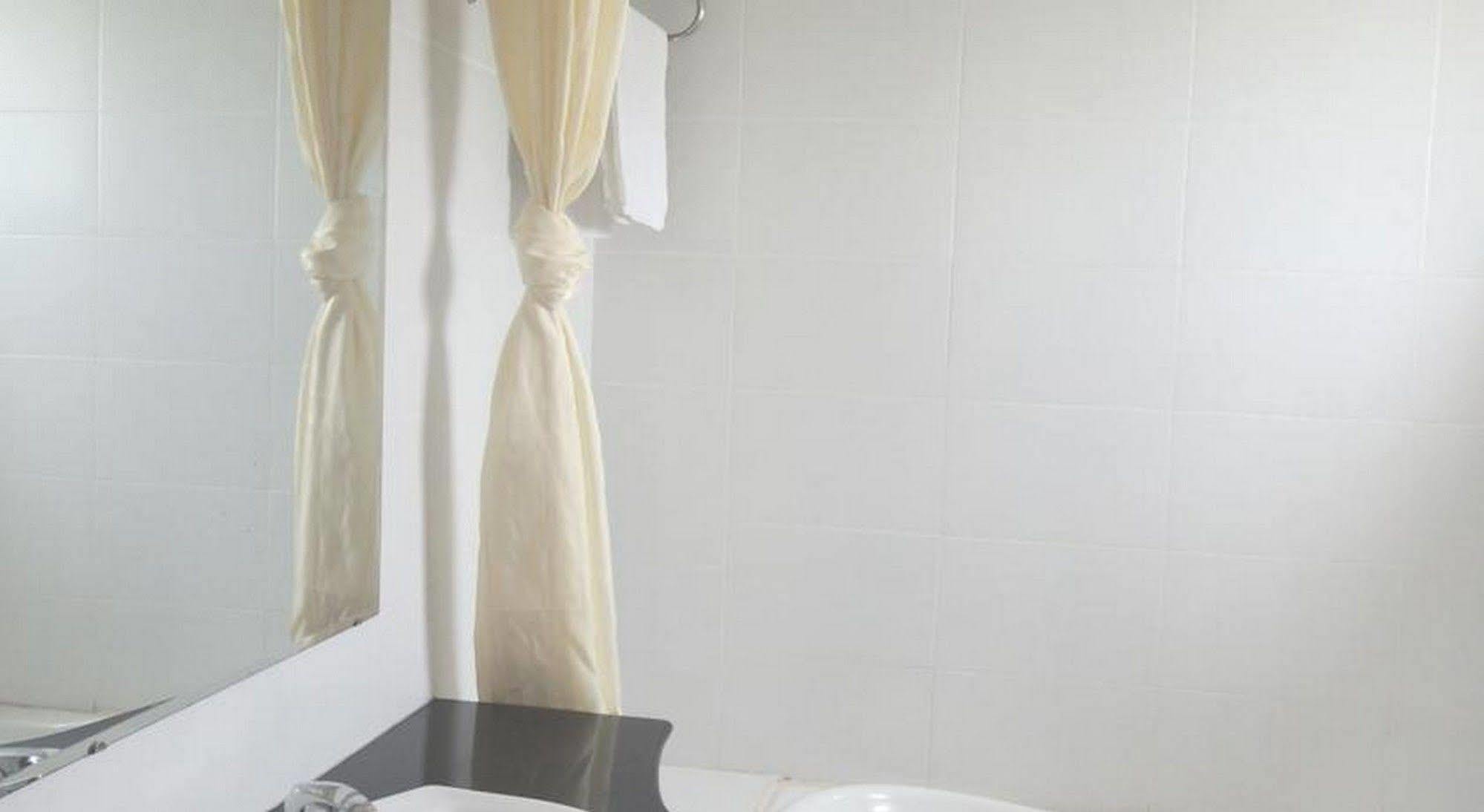 Golden Lotus Hotel Hue Bagian luar foto