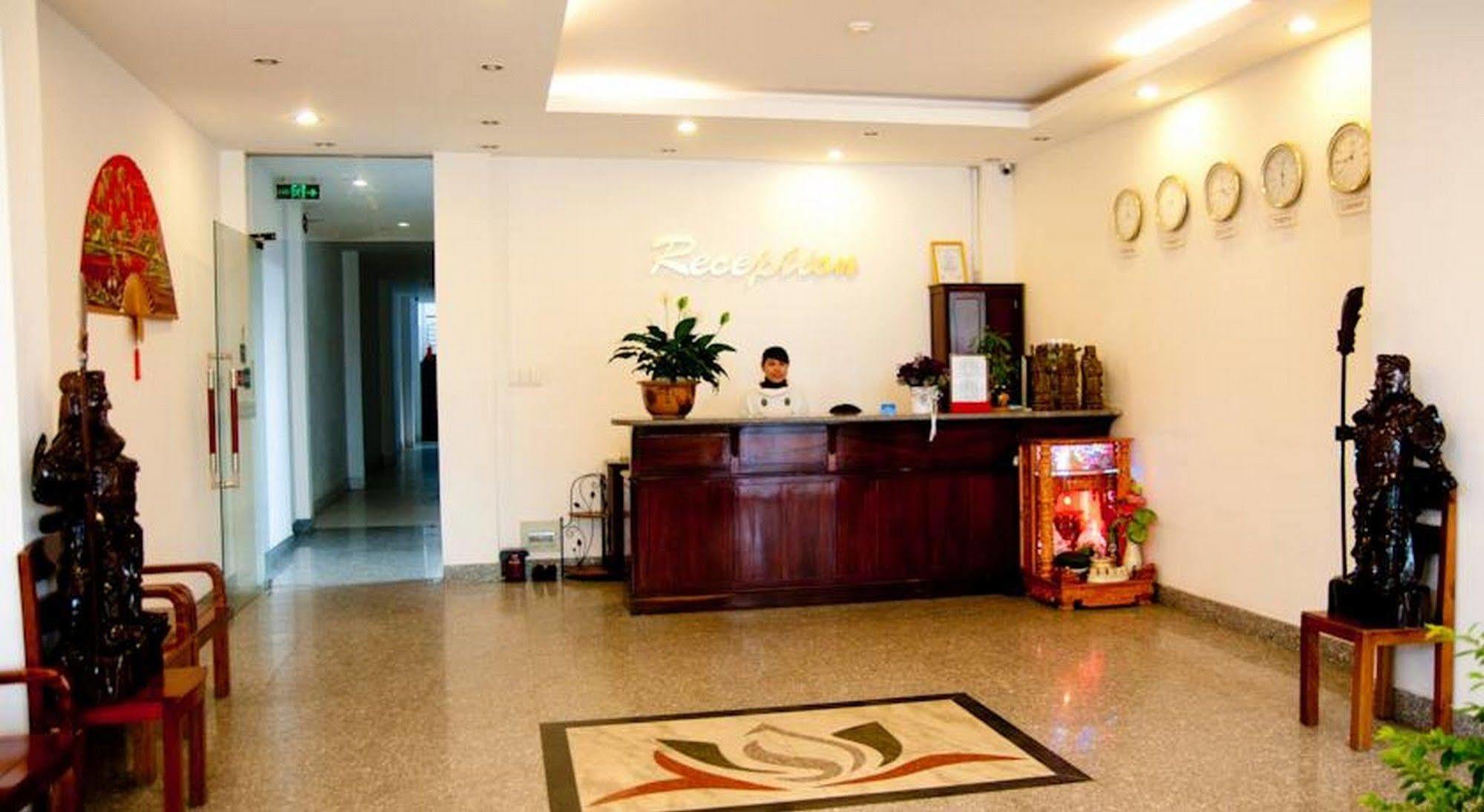 Golden Lotus Hotel Hue Bagian luar foto