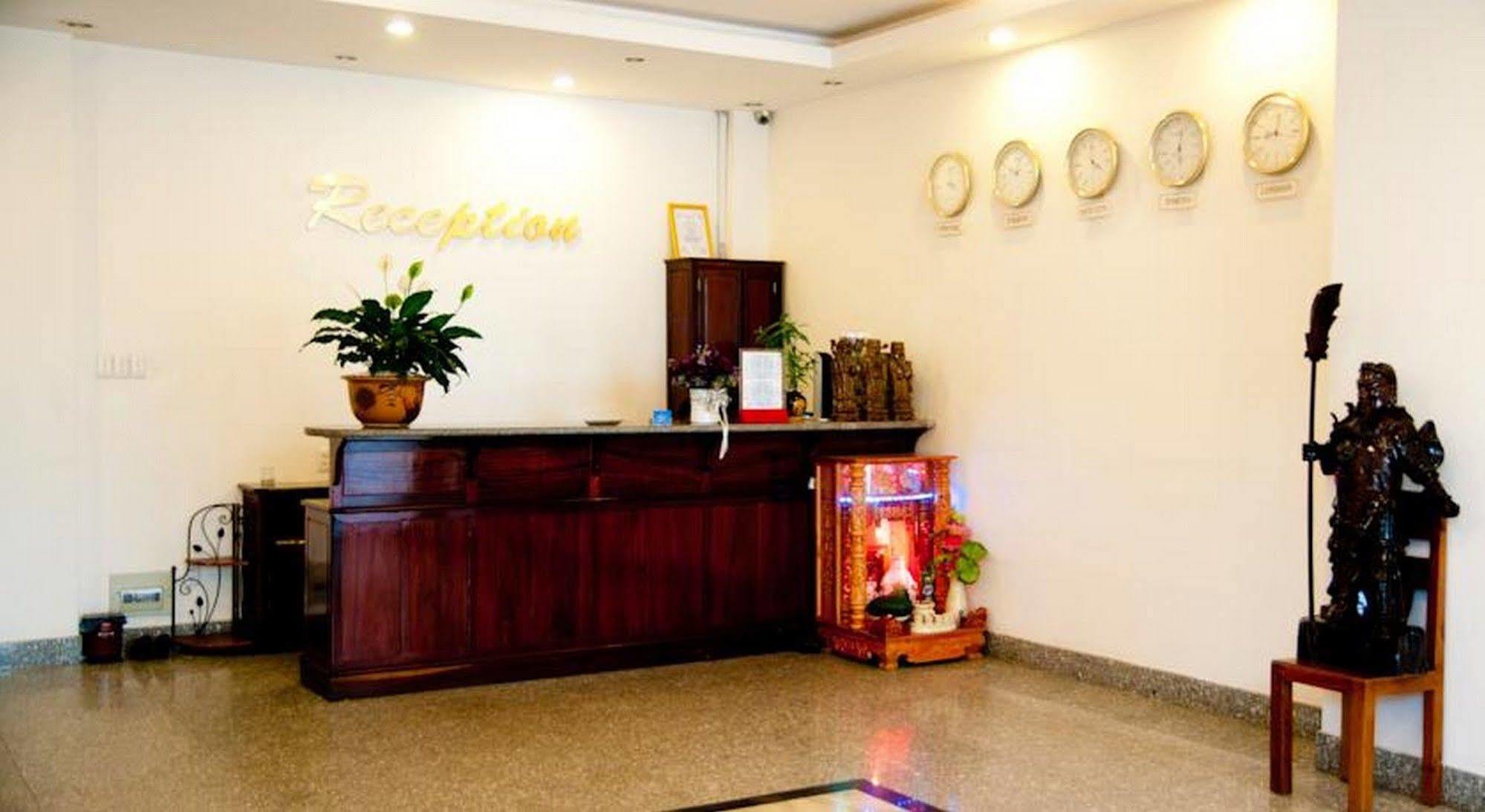 Golden Lotus Hotel Hue Bagian luar foto