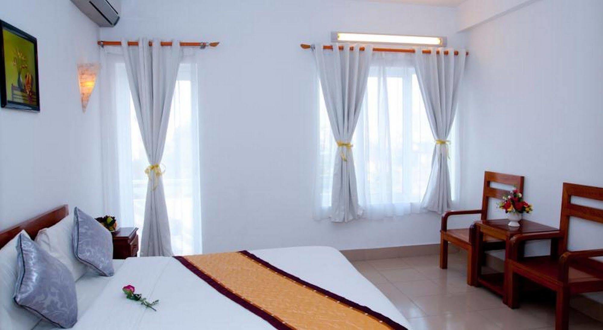 Golden Lotus Hotel Hue Bagian luar foto