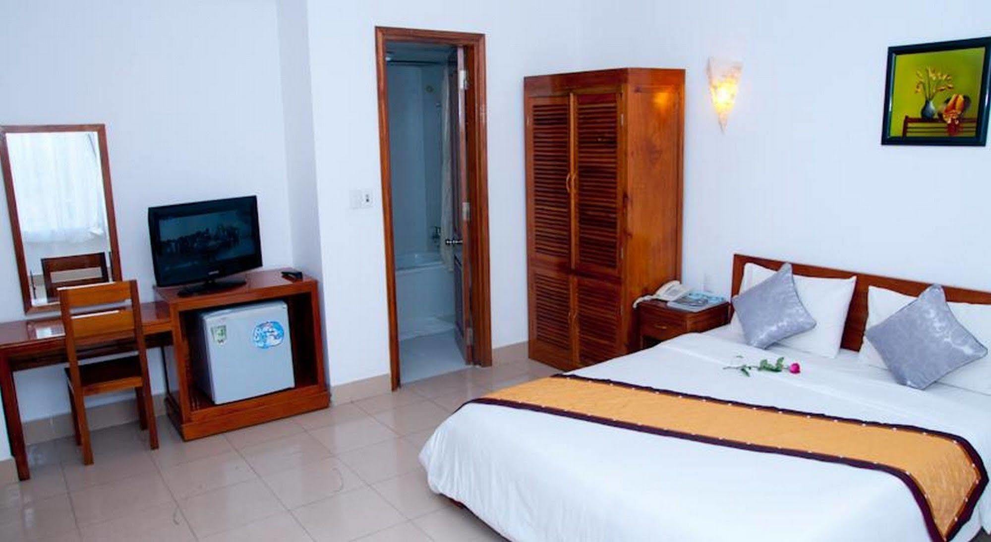 Golden Lotus Hotel Hue Bagian luar foto